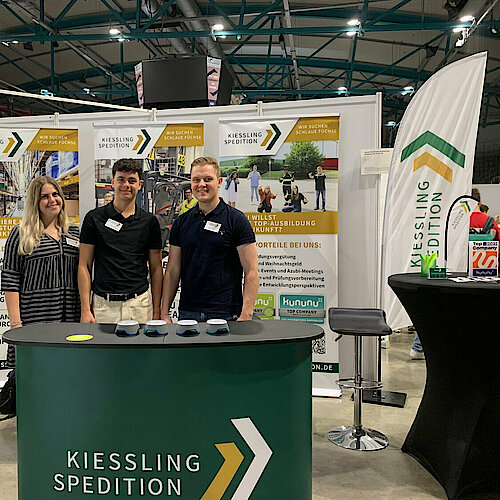 Messeteam am Messestand auf der Vocatium