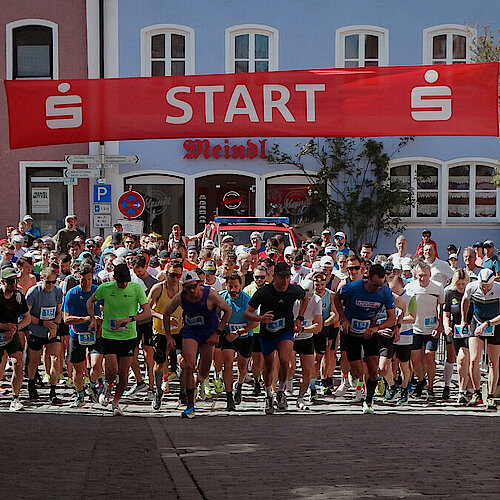 Frühlingslauf Kallmünz 2024 - Startschuss '5km Kiessling-Hobbylauf'