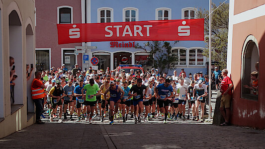 Frühlingslauf Kallmünz 2024 - Startschuss '5km Kiessling-Hobbylauf'