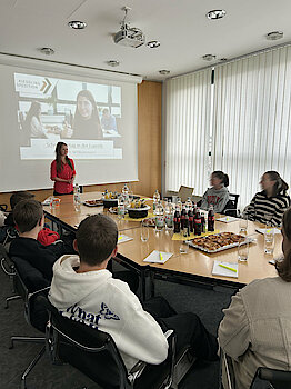 Begrüßung der Schüler beim Schnuppertag 2023