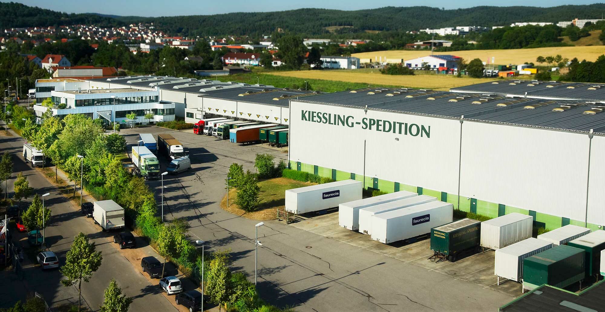 1994 wurde das Logistikzentrum in Regenstauf in Betrieb genommen