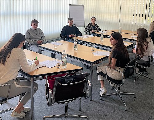 Neue Azubis 2022 bei ihrer ersten Schulung mit Ausbildungsbetreuerin