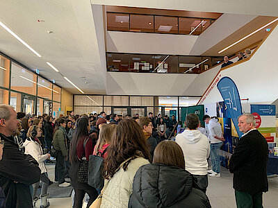 Begrüßung der Interessenten bei der Berufsinfomesse in Lappersdorf 2024